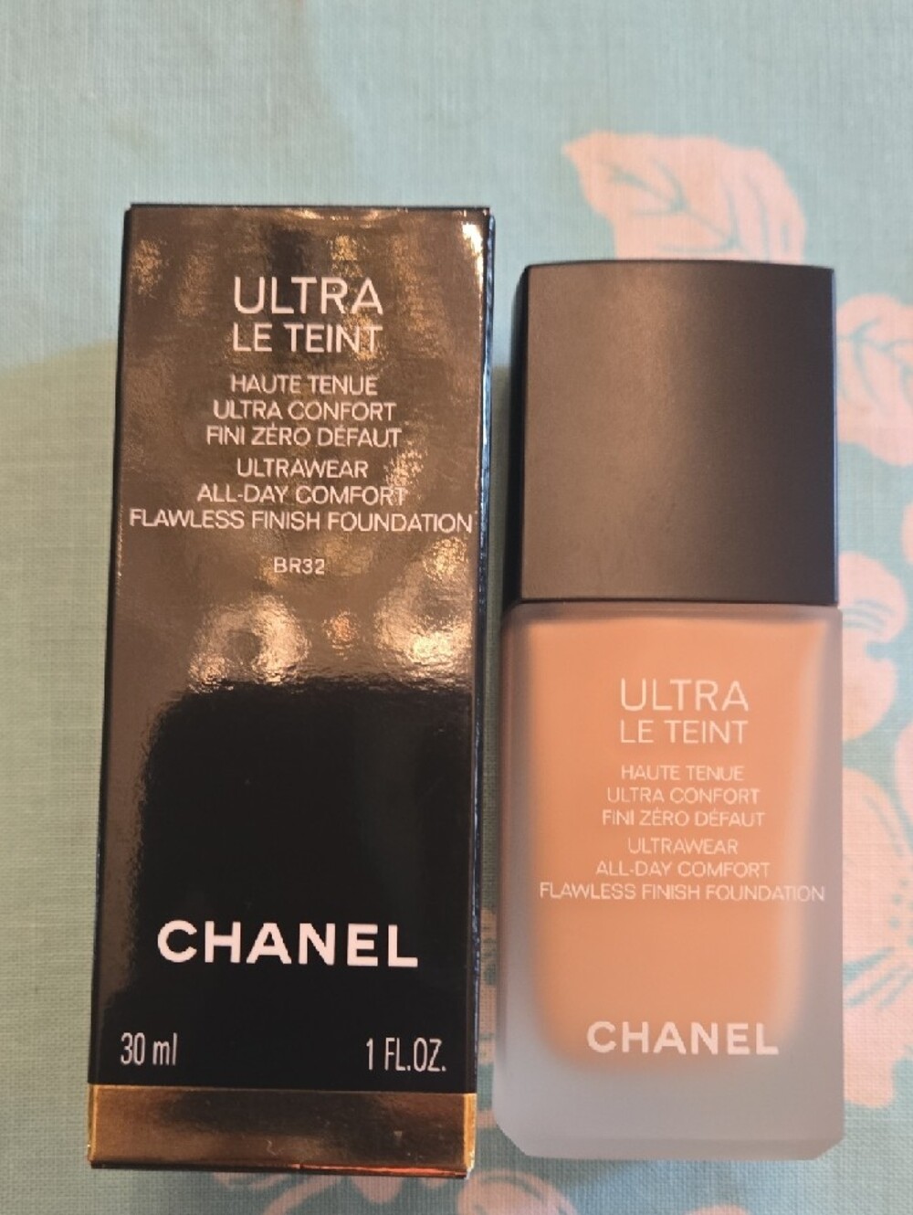 CHANEL Ultra Le Teint Flawless Finish Foundation - Picture 2 of 9
